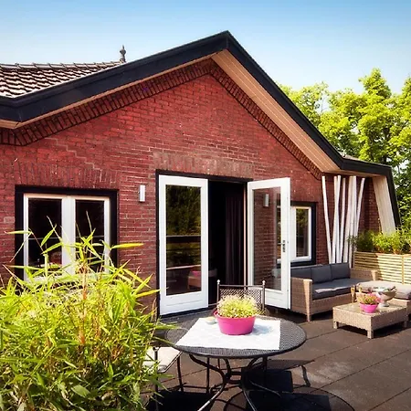 Aubergine Logeren & Dineren *