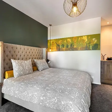 Aubergine Logeren & Dineren Hotel