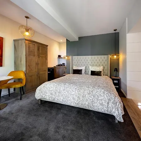 Aubergine Logeren & Dineren Tegelen