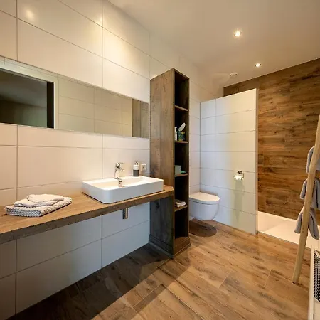 Aubergine Logeren & Dineren Tegelen