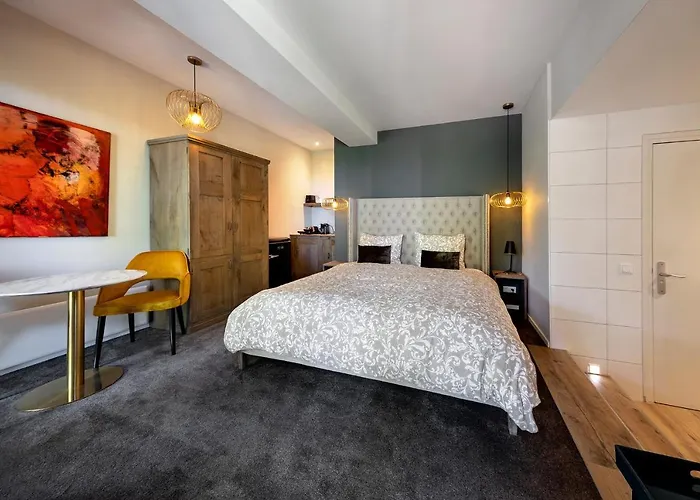 Aubergine Logeren & Dineren Tegelen