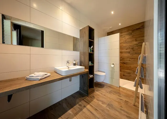 Aubergine Logeren & Dineren Tegelen