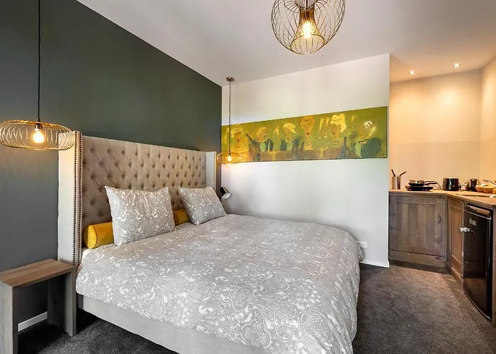 Aubergine Logeren & Dineren Hotel